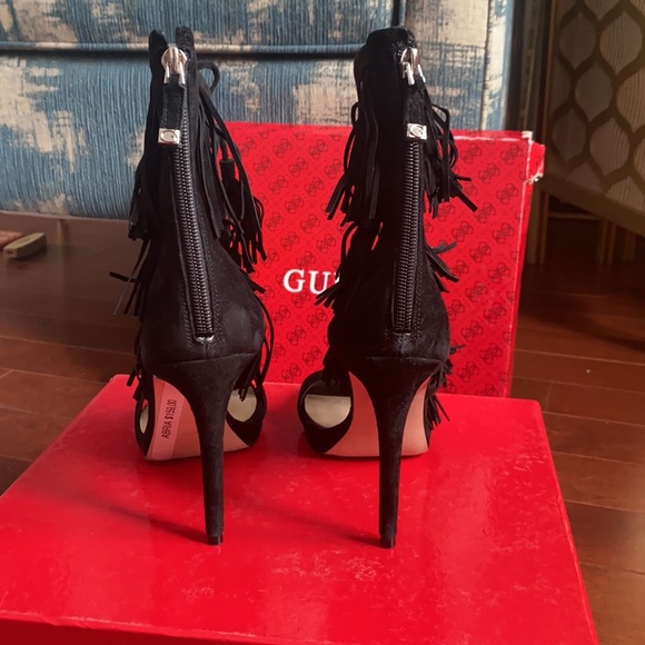GUESS Abria Fringe Tassel Ghillie Open Toe Sandal Black Suede Heels Size 6 - Picture 4 of 5
